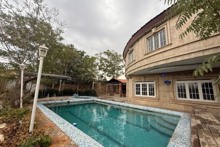 ویلا دوبلکس استخردار در چهارباغ - زعفرانیه