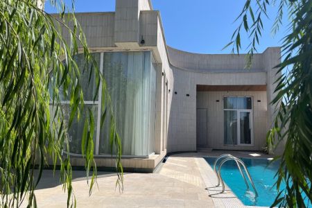 ویلا استخردار در چهارباغ - رمنده