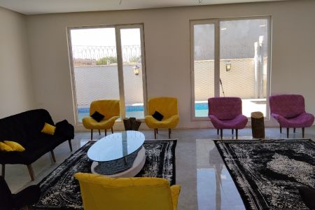 ویلا استخردار در چهارباغ - سلطان آباد