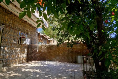 خانه حیاط دار در خرم آباد - آبشار بیشه