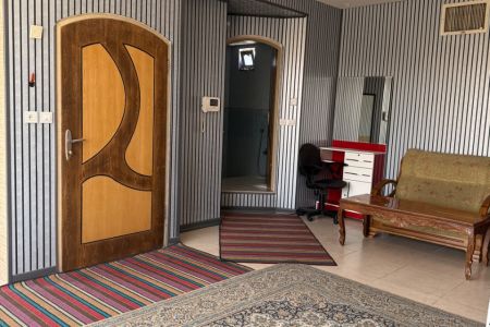 سوئیت نقلی دارای بالکن در اصفهان - طبقه ۳