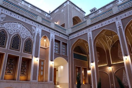 بوتیک هتل در کوشک صفی کاشان - فروغ
