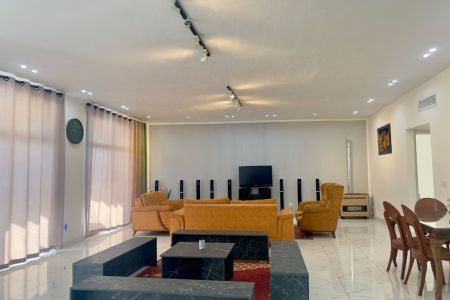 ویلا استخردار در چهارباغ - ابراهیم آباد