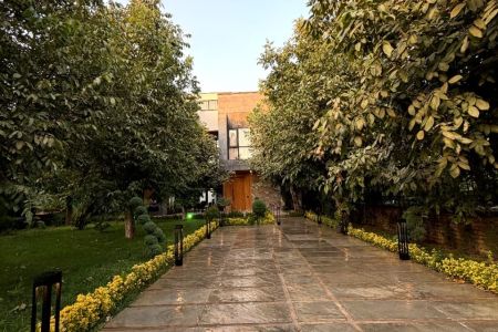 ویلا استخردار با نما شیشه ای در ساوجبلاغ