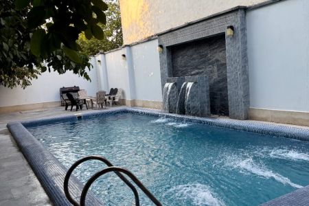 ویلا استخردار با نما شیشه ای در ساوجبلاغ