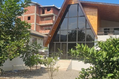 کلبه سوئیسی استخردار در وارده سرا اسالم
