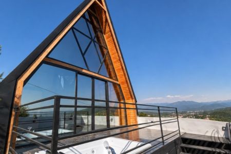کلبه سوئیسی با وان جکوزی در بابلکنار - چهره