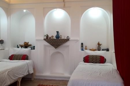 هتل سنتی در اردستان - کبودان - توئین