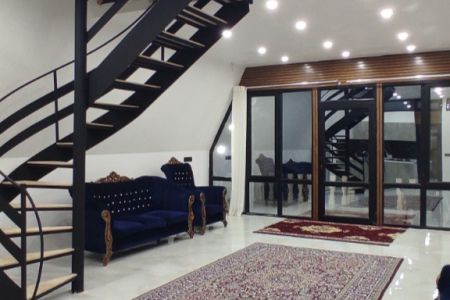 كوخ سويسري بإطلالة جبلية في استخركاه