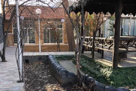 ویلا استخردار نزدیک زاینده رود در باغ بهادران
