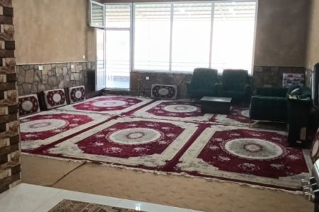 خانه با بالکنی رو به کوه در اورامان تخت