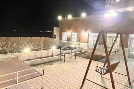 ویلا کنار پسته زار و با ویو کوه در اردکان