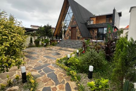 کلبه سوئیسی با جکوزی در کتالم رامسر