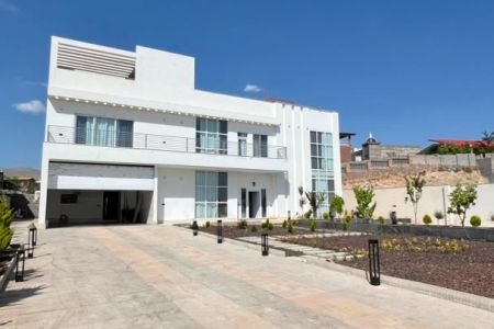 ویلا استخردار با زمین تنیس در خورین