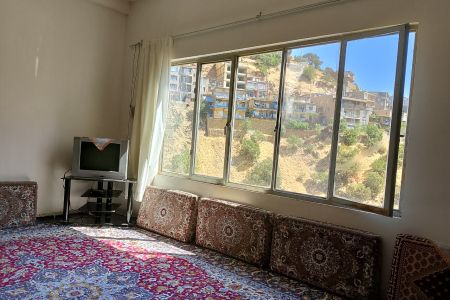 خانه رو به کوهستان در اورامان تخت