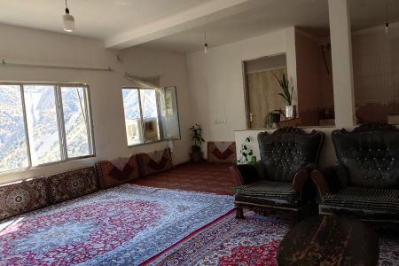 خانه رو به کوهستان در اورامان تخت