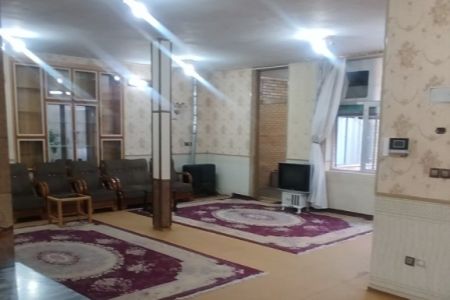 خانه ویلایی در باغ بهادران - کرچگان - همکف