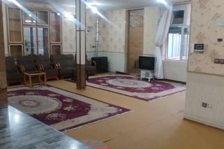 خانه در باغ بهادران - کرچگان - همکف
