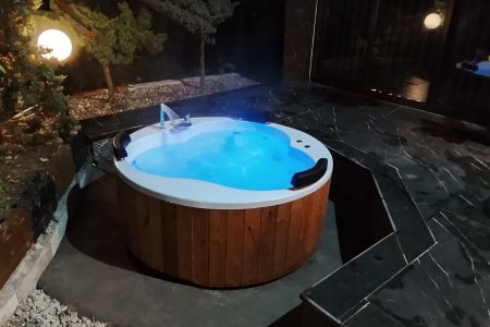 کلبه سوئیسی با وان جکوزی در نشتارود - بندبن