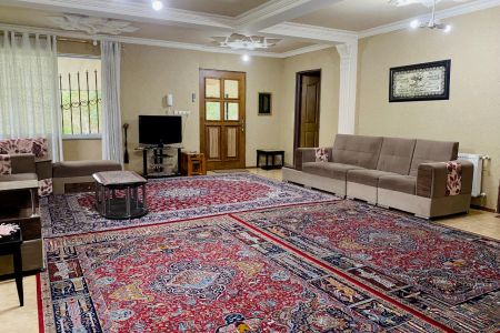 ویلا با حیاط دلباز در خاجان رشت