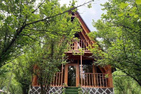 کلبه سوئیسی جنگلی با وان جکوزی در بابلکنار