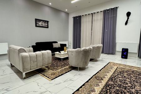 ویلا استخردار در چهارباغ - کهریزک