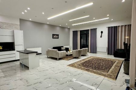 ویلا استخردار در چهارباغ - کهریزک