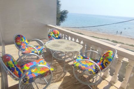 خانه ویلایی با بالکنی رو به دریا در سیراف - ط ۲