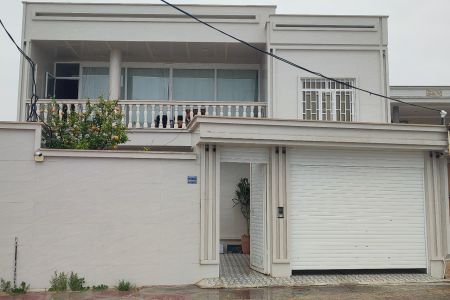 خانه ویلایی با بالکنی رو به دریا در سیراف - ط ۲
