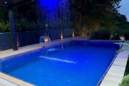 کلبه سوئیسی با استخر و جکوزی در لمیر
