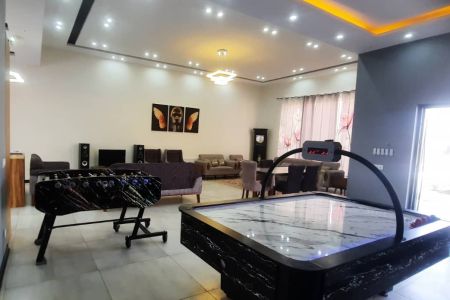ویلا استخردار در چهارباغ - اوغلان تپه