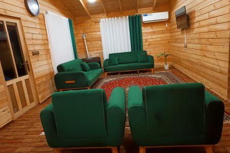 کلبه چوبی رو به جنگلی در جاده اسالم - گیجاو
