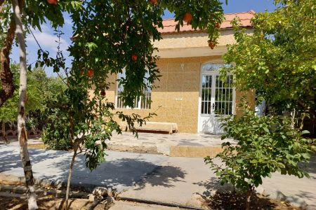 ویلا با حیاط دلباز در شیراز - قلات