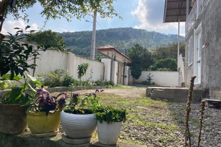 خانه ویلایی در قلعه گردن خرم آباد - همکف