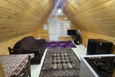 کلبه چوبی نزدیک ساحل حسین آباد رودسر