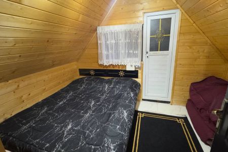کلبه چوبی نزدیک ساحل حسین آباد رودسر