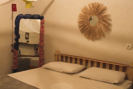 بوم گردی نزدیک ساحل در هرمز - اتاق عشق