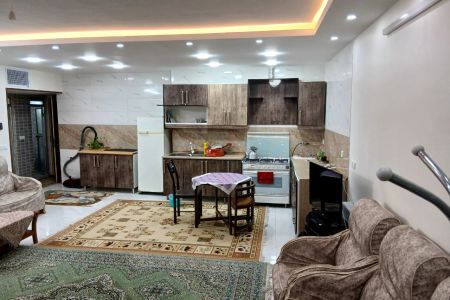 خانه با حیاط خلوت در اصفهان - رباط - همکف