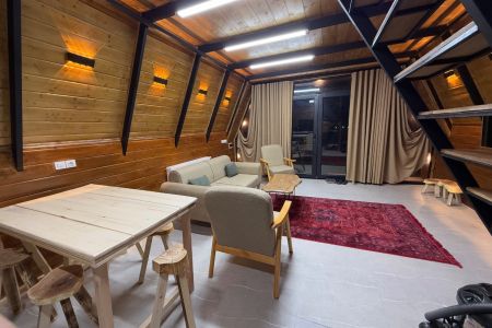 کلبه سوئیسی جکوزی دار در لادمخ صومعه سرا