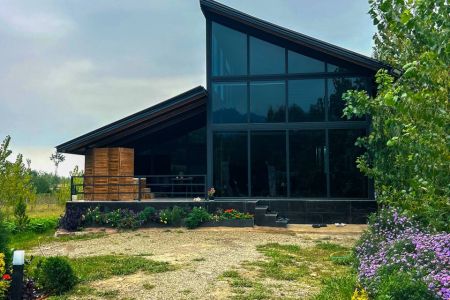 Cottage with Jacuzzi in Shanderman - Olam
