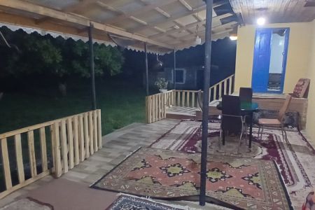 خانه روستایی نزدیک رودخانه در اسالم - کله‌سرا
