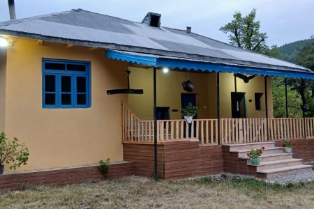 خانه روستایی نزدیک رودخانه در اسالم - کله‌سرا