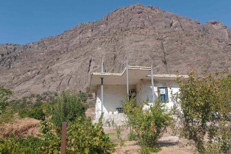 Villa facing the mountains in Khorramabad - Bagh-e-Daei