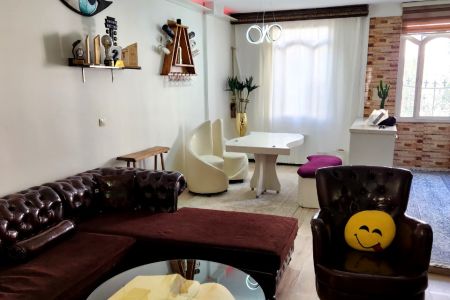 خانه مبله نزدیک بلوار سعادت آباد - طبقه دوم