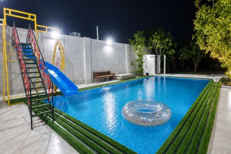 ویلا با استخر روباز و سرسره آبی ملارد - خوشنام