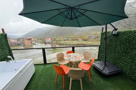 کلبه سوئیسی با جکوزی در لفور - امام کلا