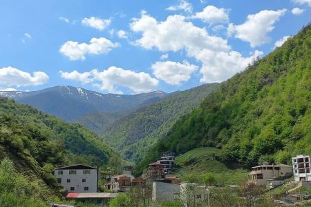 سوئیت رو به کوه و جنگل در چمستان - همکف