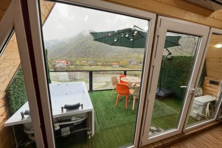 کلبه سوئیسی با جکوزی در لفور - امام کلا