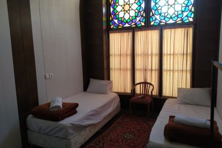 بومگردی نزدیک آتشکده زرتشتیان در یزد - گردو