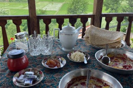 خانه روستایی با غذای محلی در امامزاده هاشم